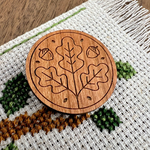 Needle Minder - Oak Leaves